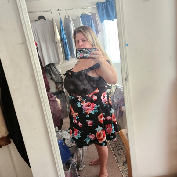 Dress - Picture 4 of 6